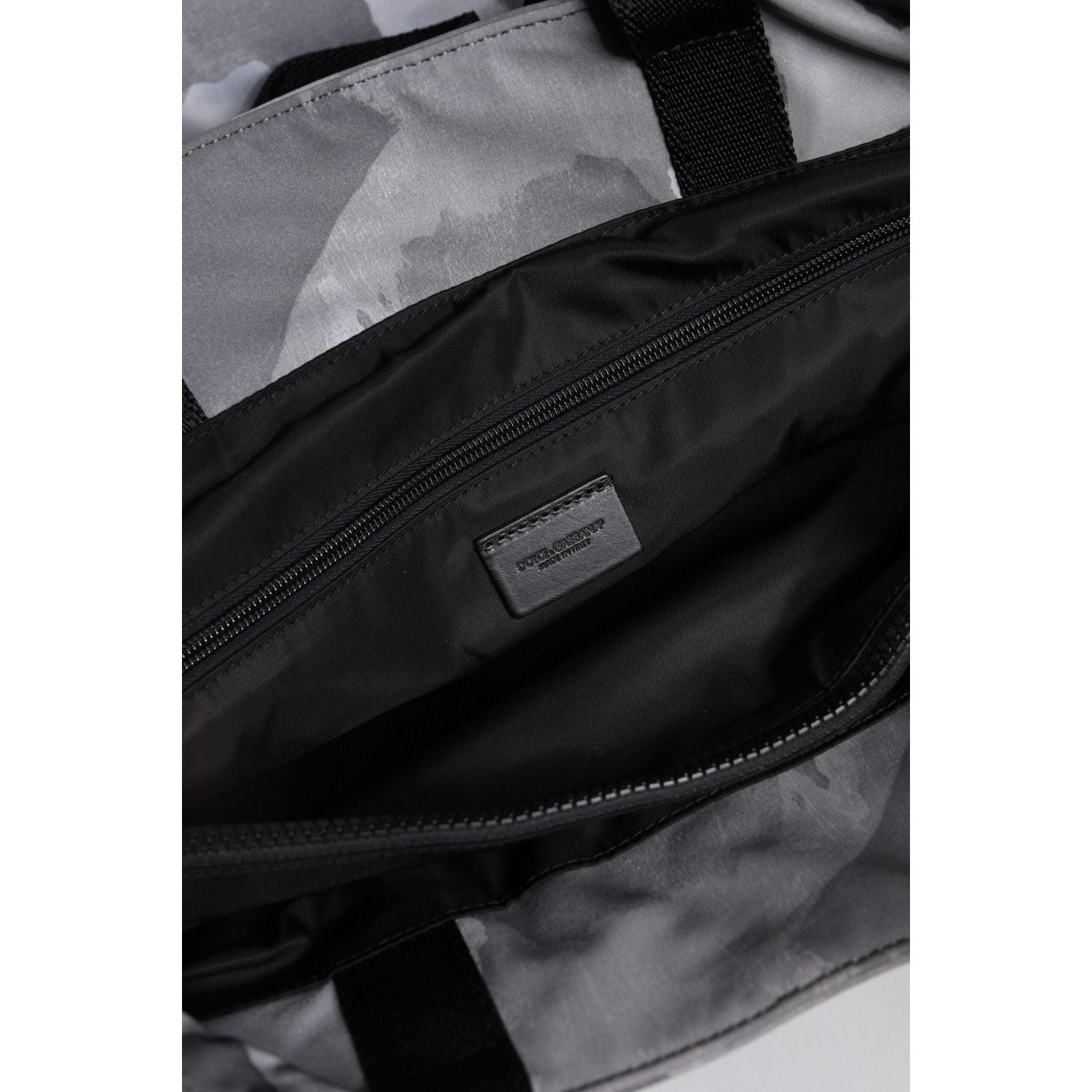 Front view with bag zipped and handles upright.