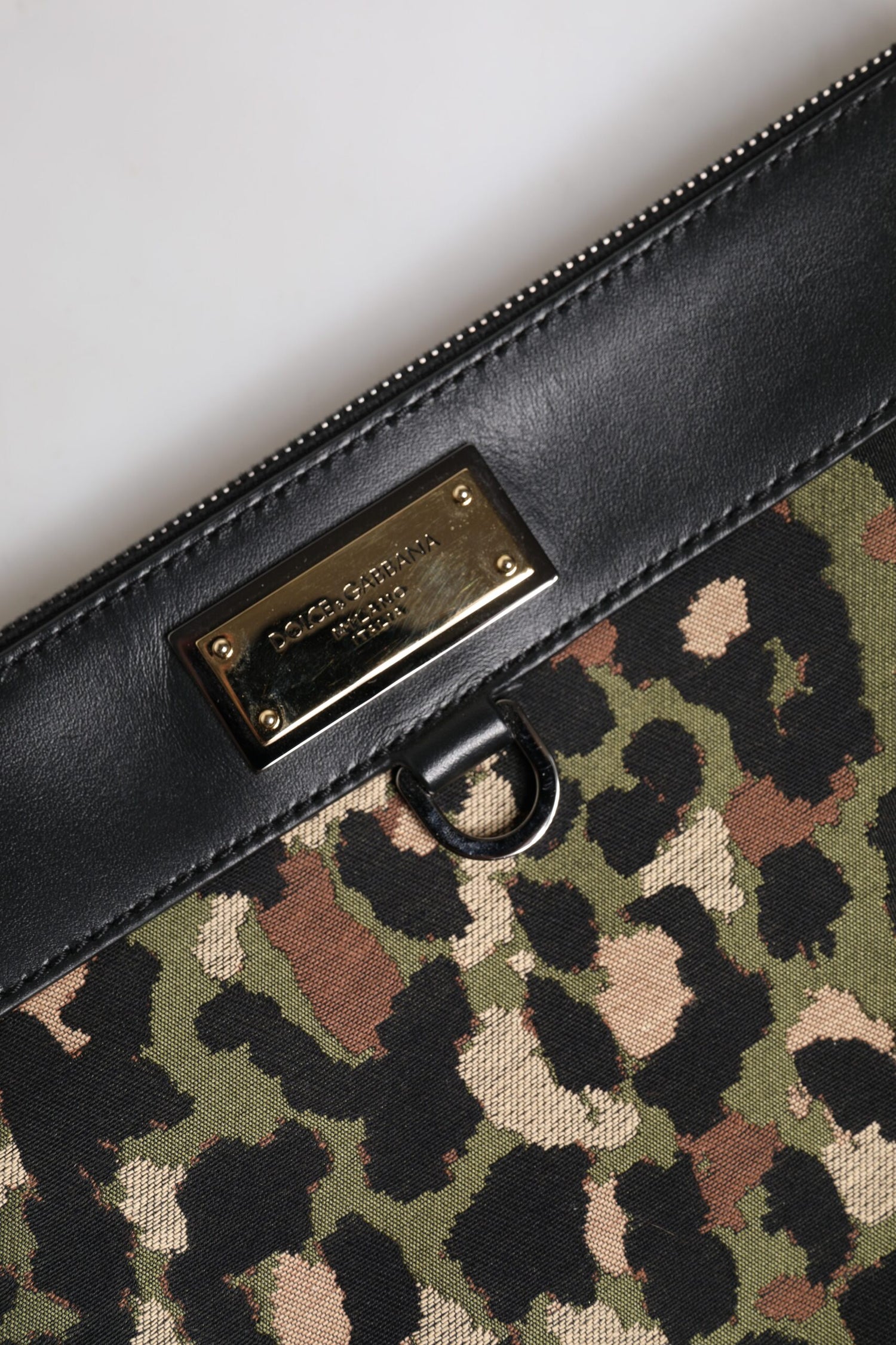 Front view with bag zipped and handles upright.
