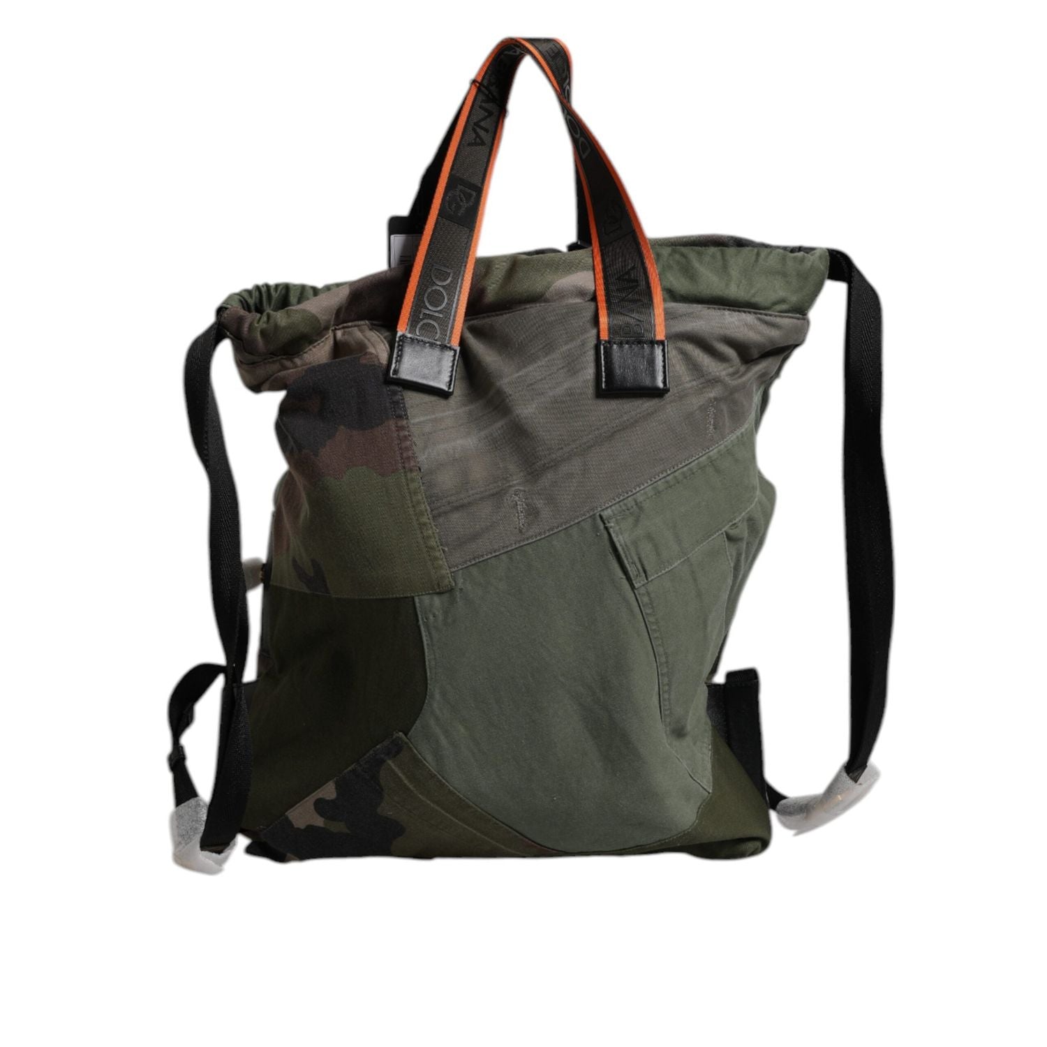 Front view with bag zipped and handles upright.