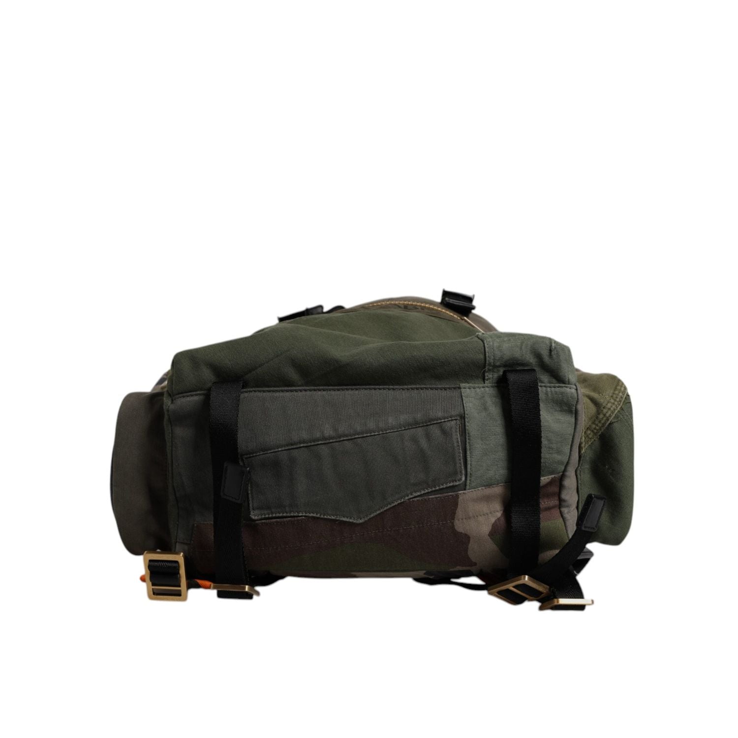 Front view with bag zipped and handles upright.