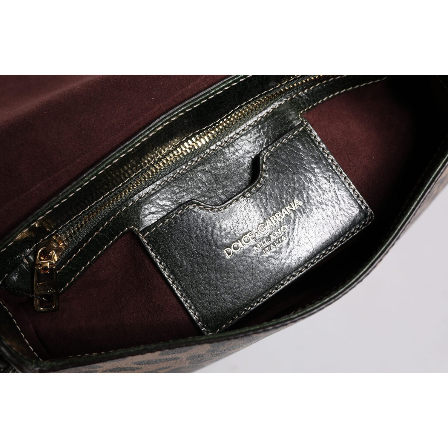 Front view with bag zipped and handles upright.