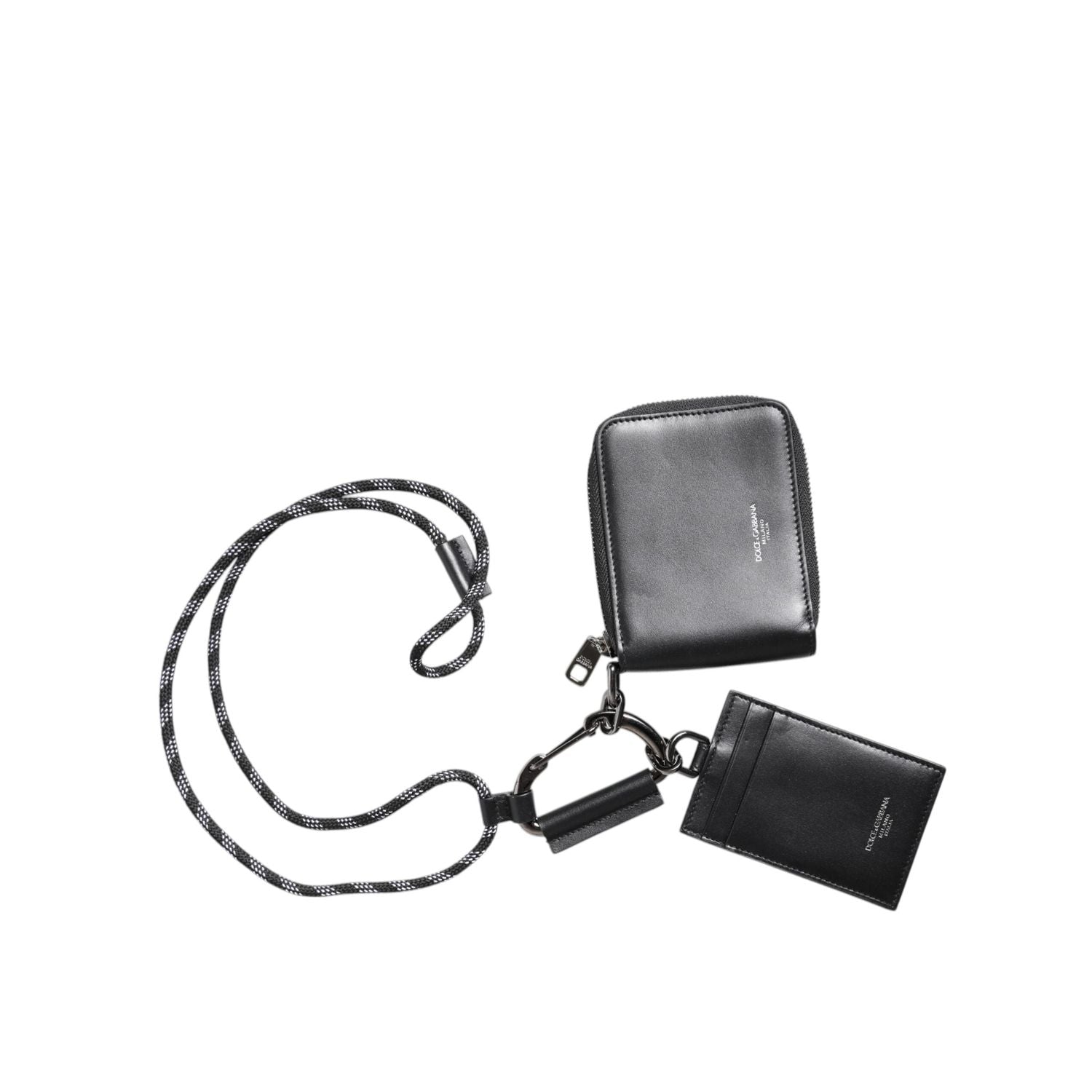 Front view with bag zipped and handles upright.
