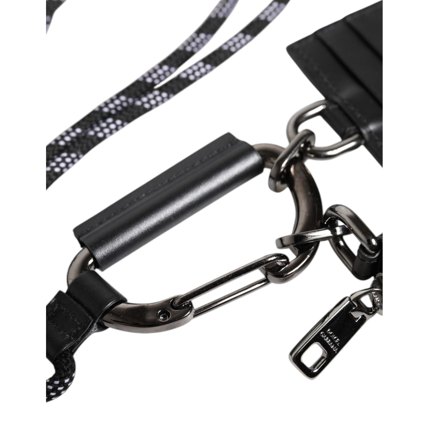 Front view with bag zipped and handles upright.