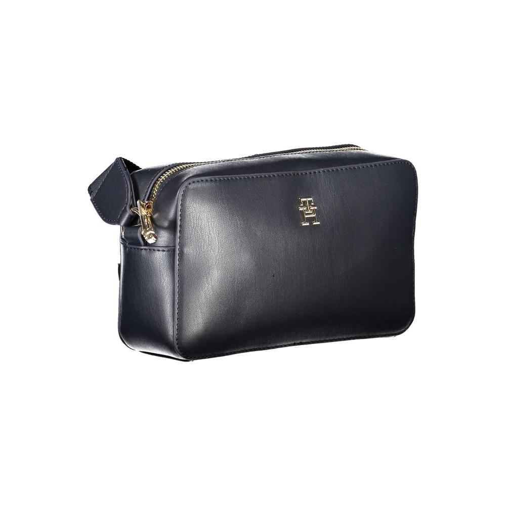 Front view with bag zipped and handles upright.