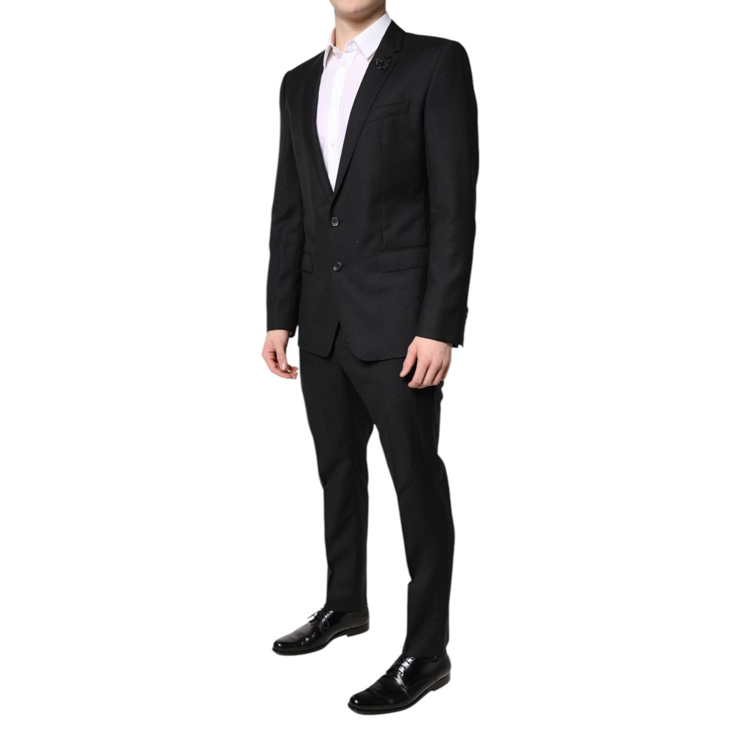Front view with bag zipped and handles upright.