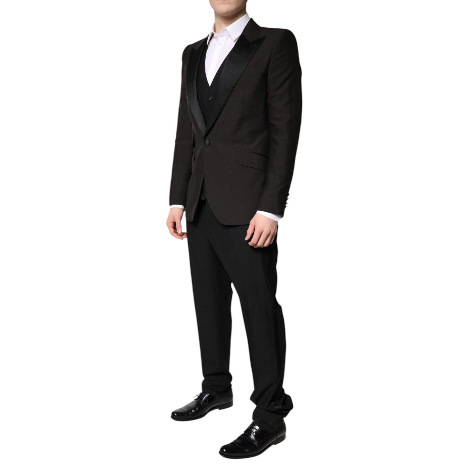 Front view with bag zipped and handles upright.