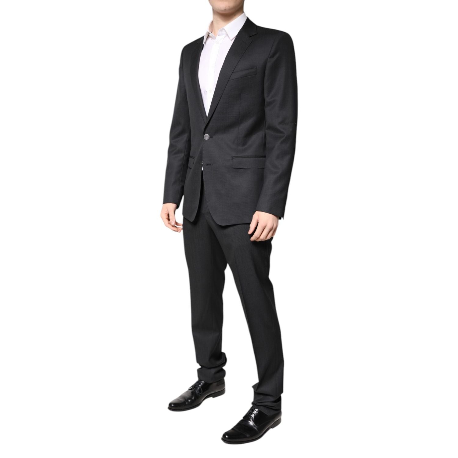 Front view with bag zipped and handles upright.