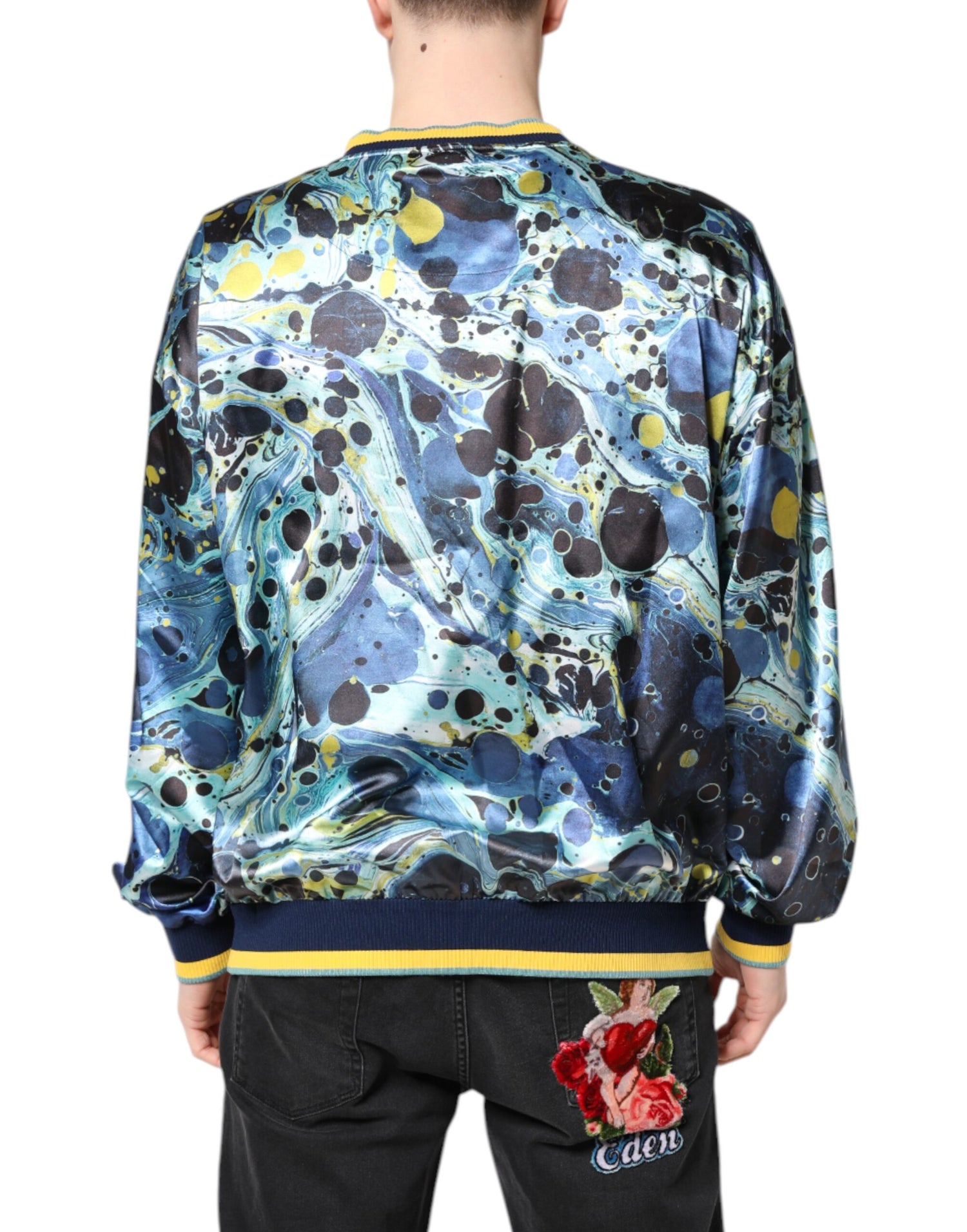 Front view with bag zipped and handles upright.