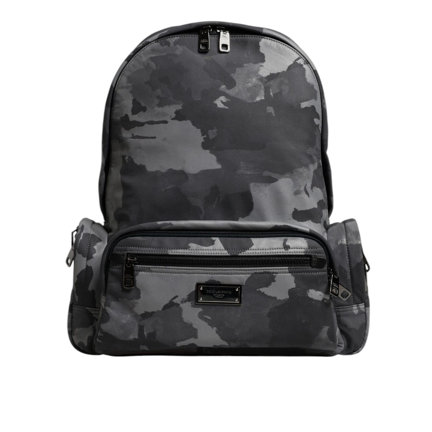 Front view with bag zipped and handles upright.