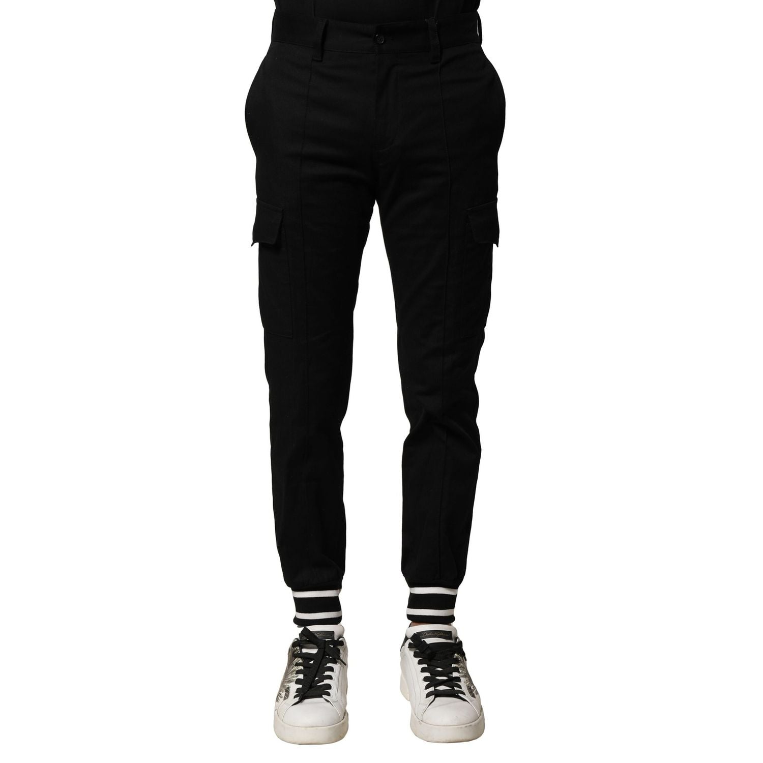Front view with bag zipped and handles upright.
