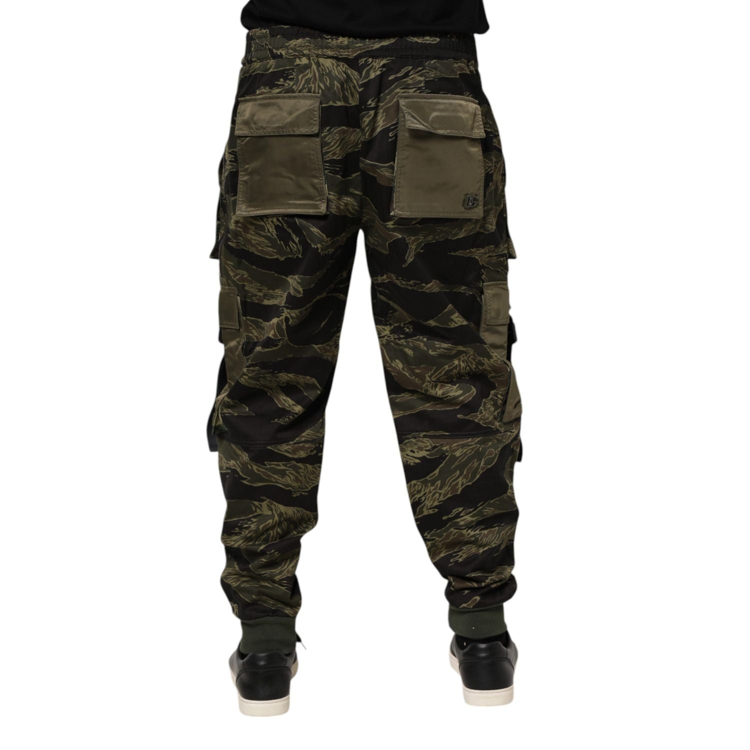 Front view with bag zipped and handles upright.