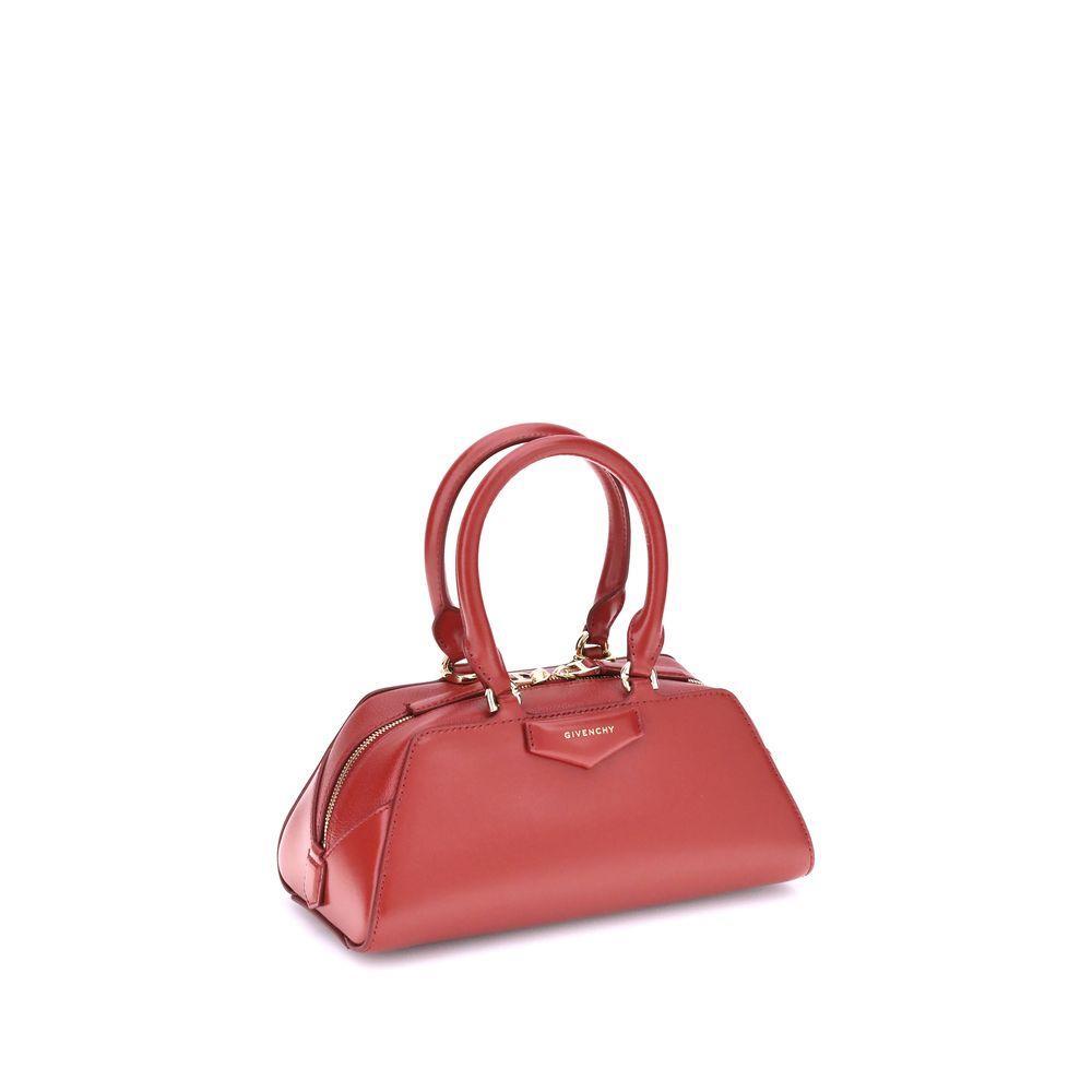 Front view with bag zipped and handles upright.
