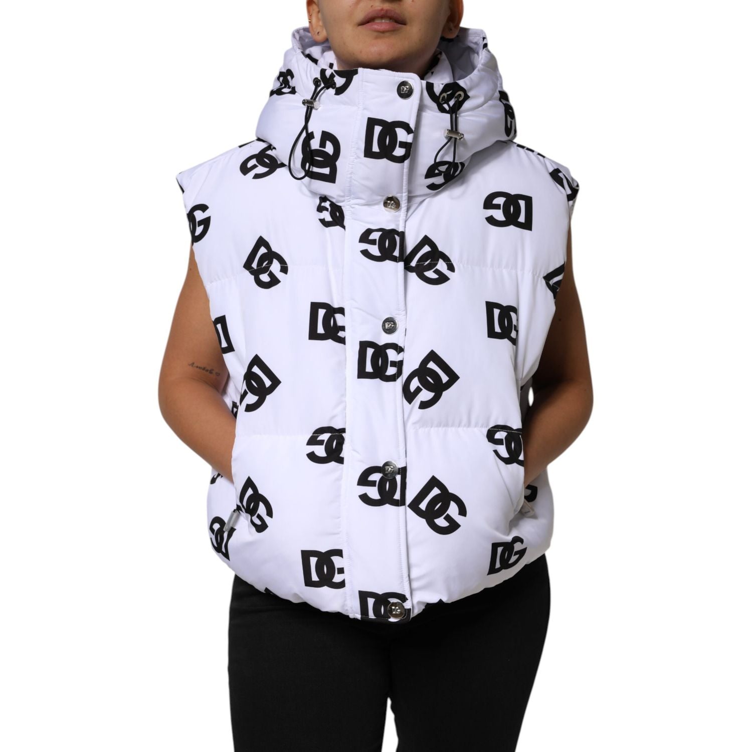 Front view with bag zipped and handles upright.