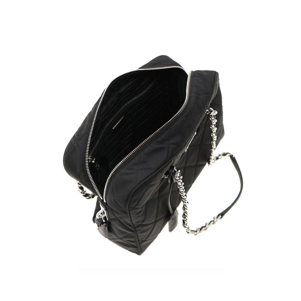 Front view with bag zipped and handles upright.