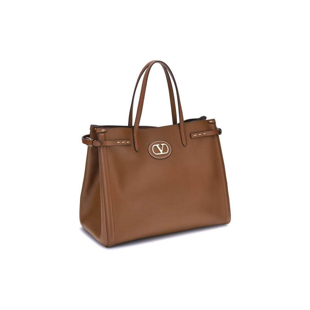 Front view with bag zipped and handles upright.