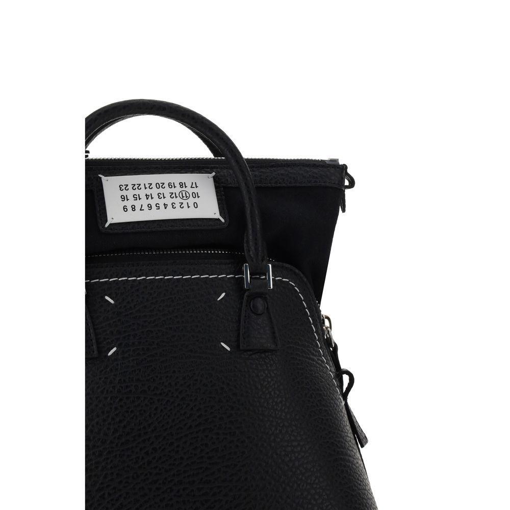Front view with bag zipped and handles upright.