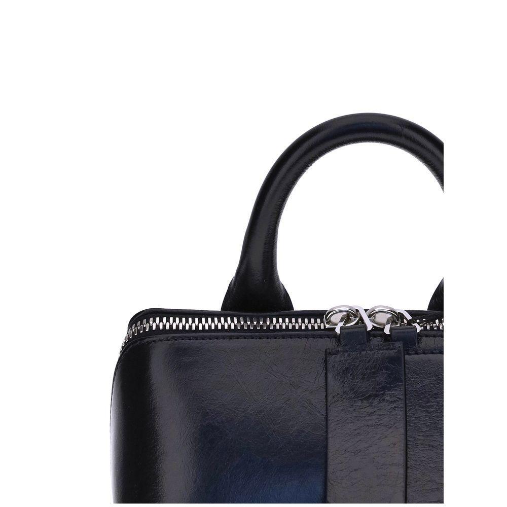 Front view with bag zipped and handles upright.