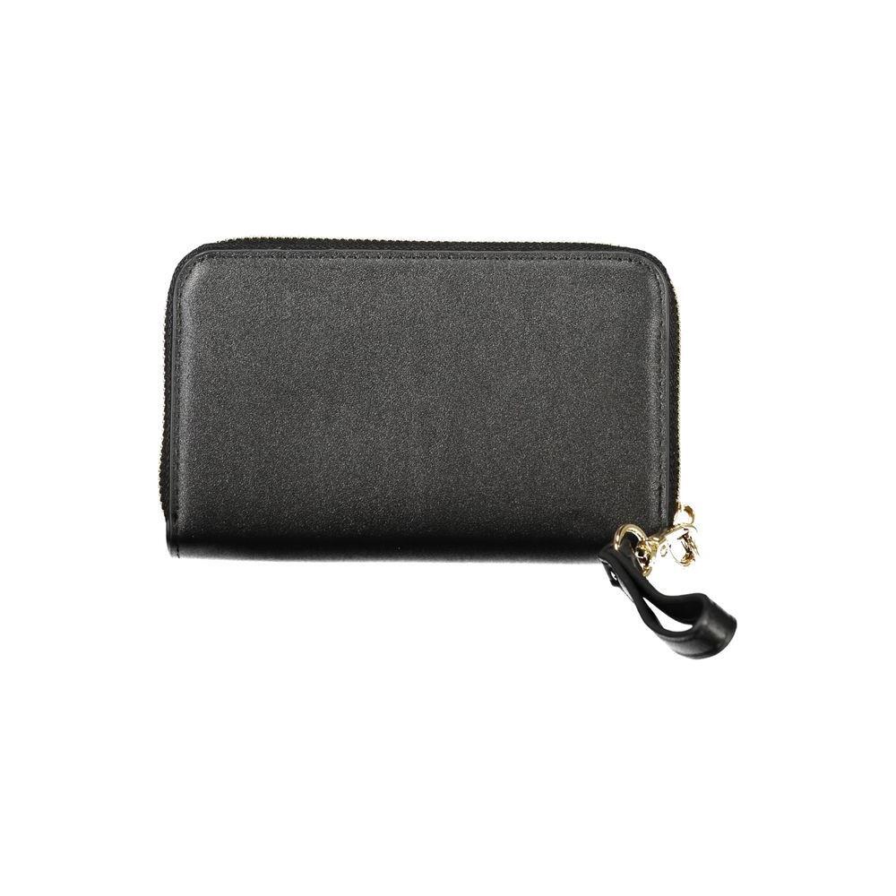 Front view with bag zipped and handles upright.