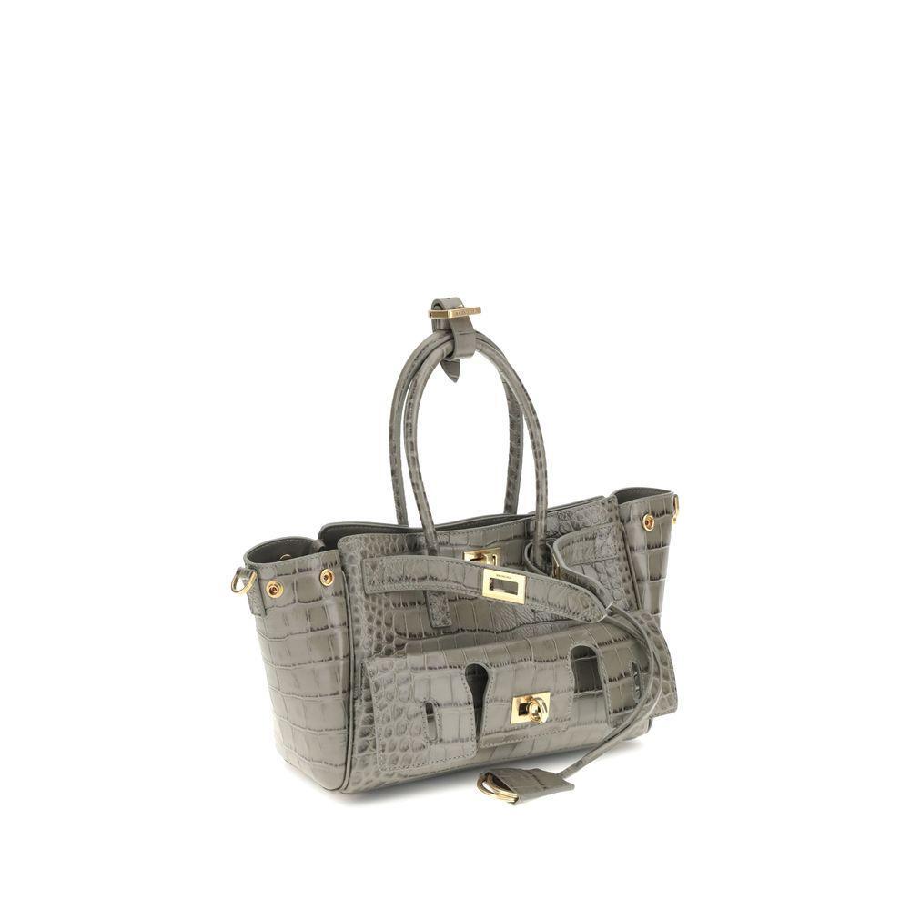 Front view with bag zipped and handles upright.