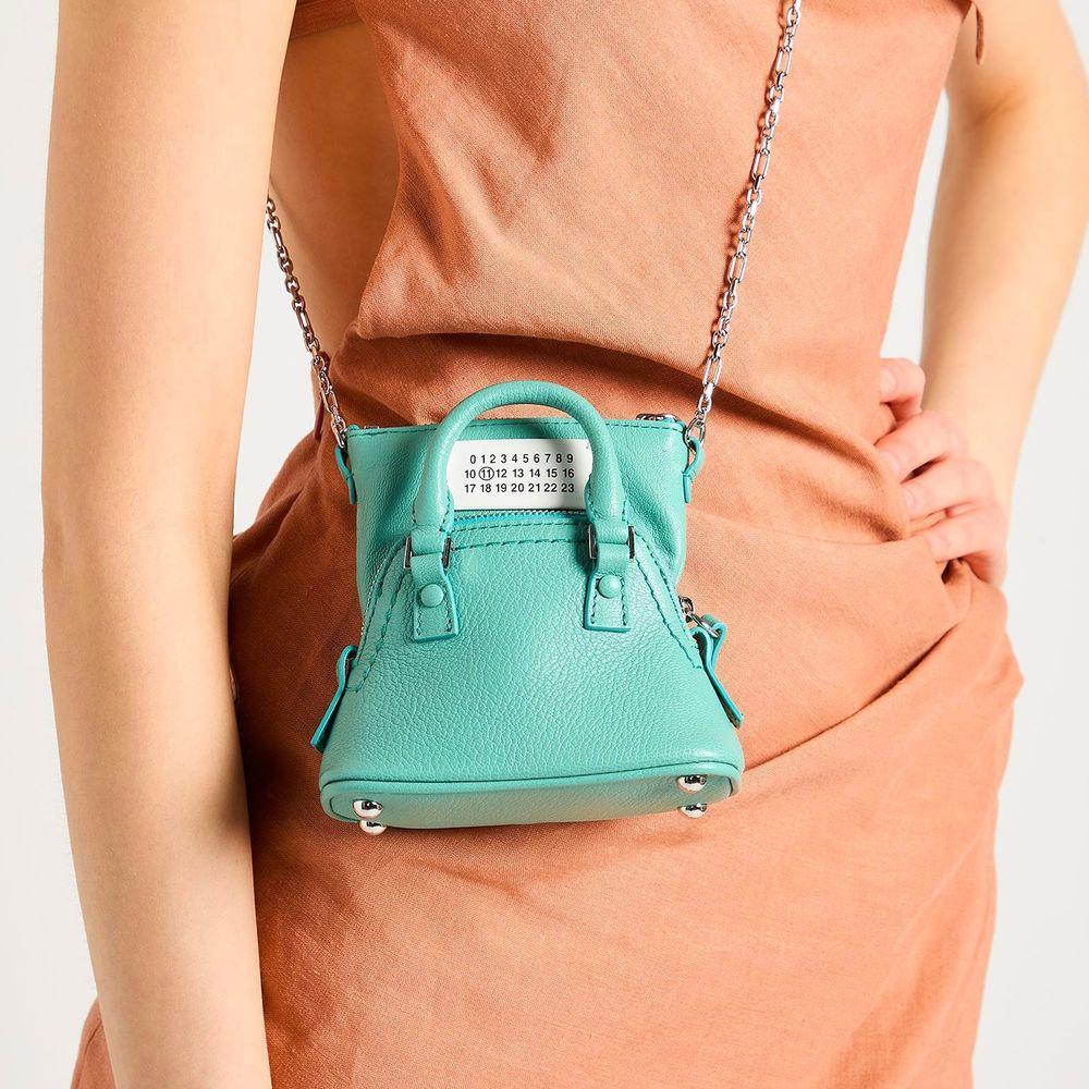 Front view with bag zipped and handles upright.
