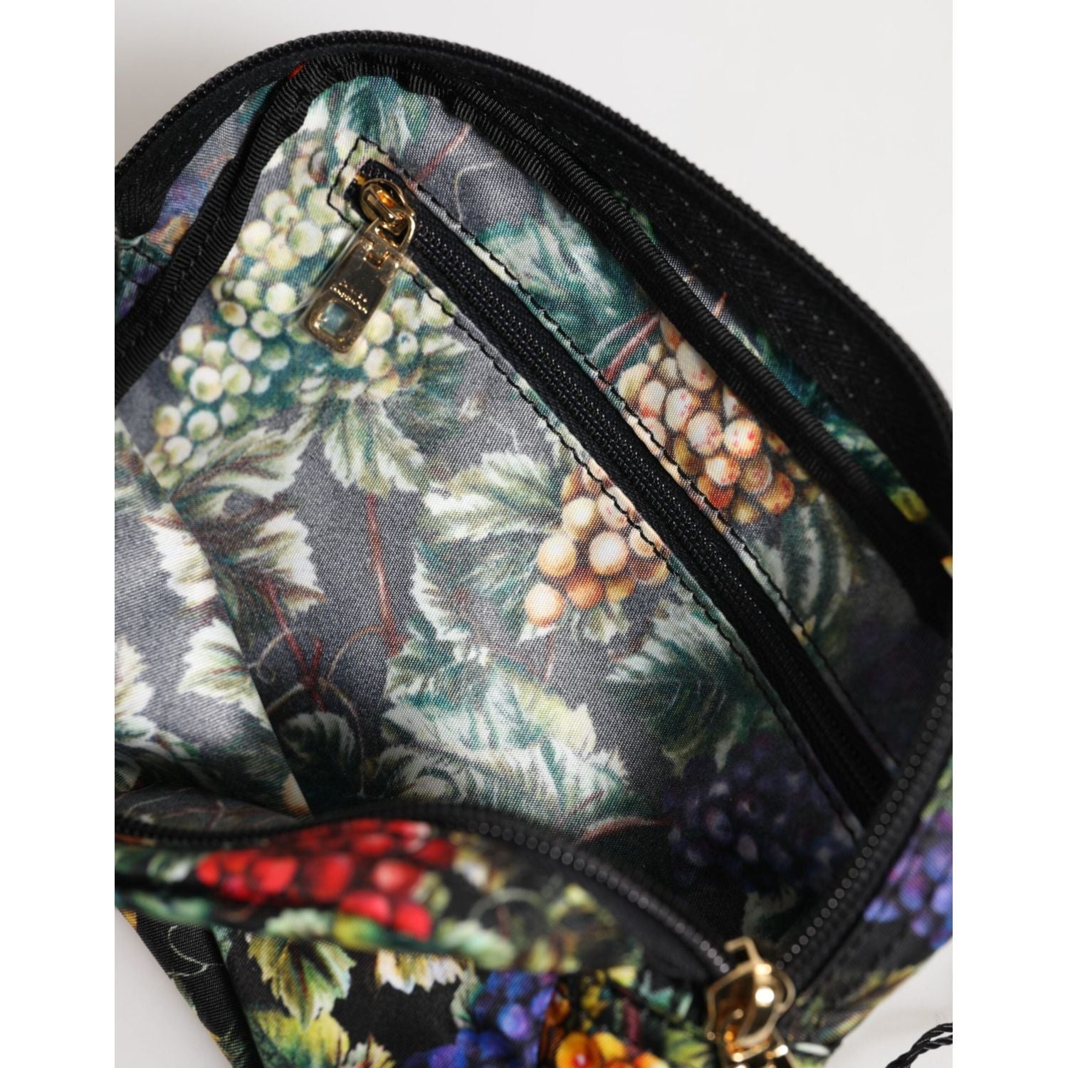 Front view with bag zipped and handles upright.