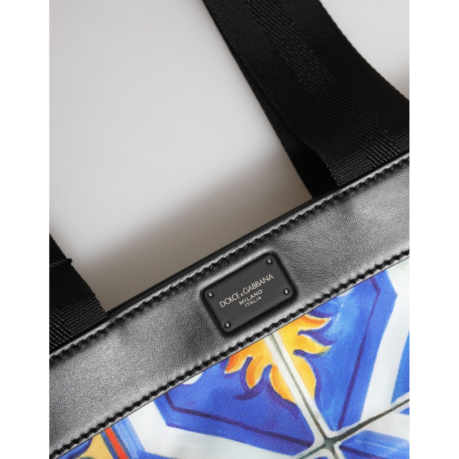 Front view with bag zipped and handles upright.