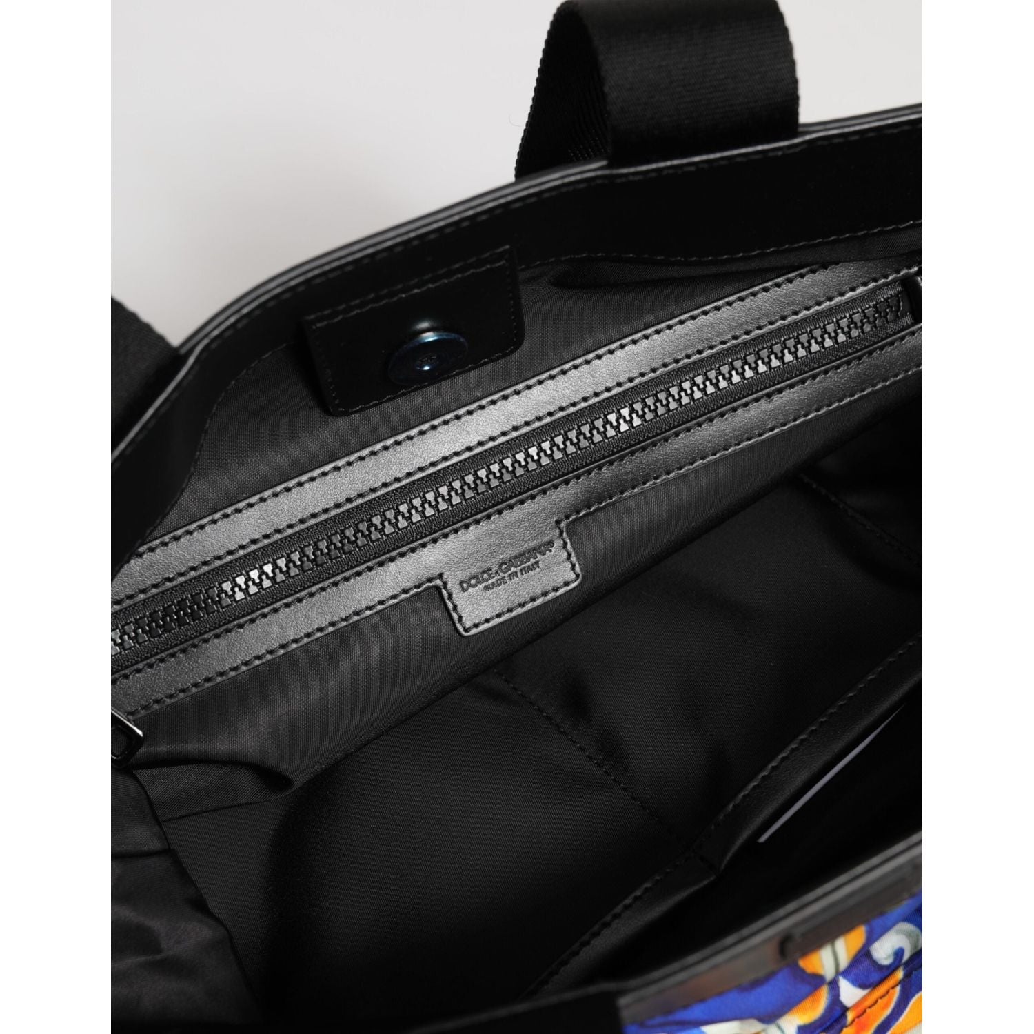 Front view with bag zipped and handles upright.