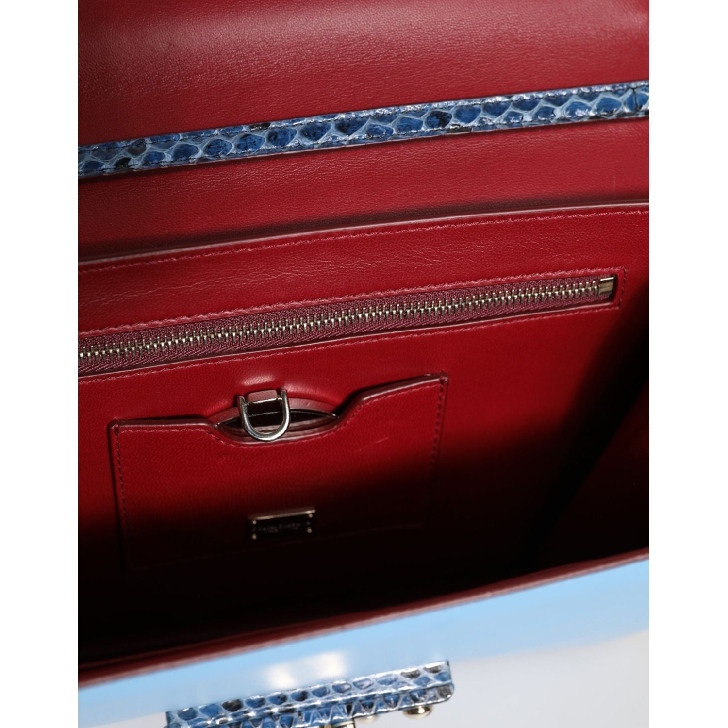 Front view with bag zipped and handles upright.