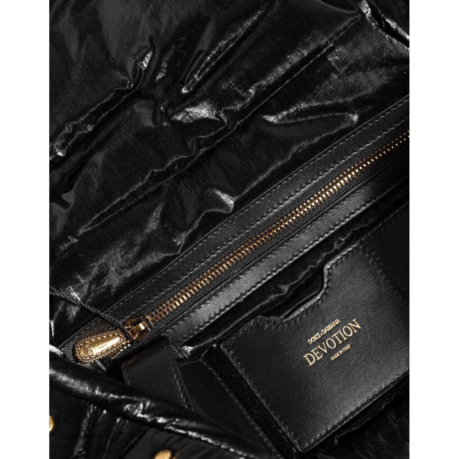 Front view with bag zipped and handles upright.
