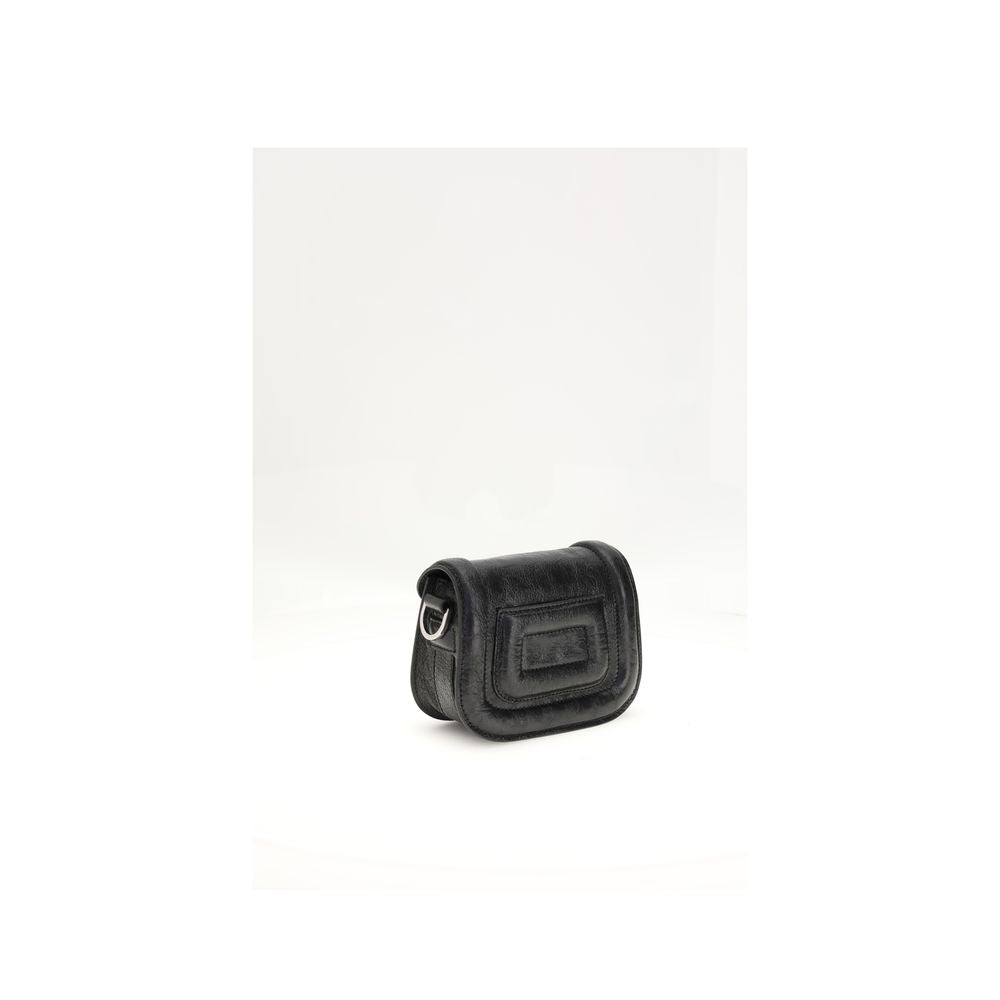 Front view with bag zipped and handles upright.