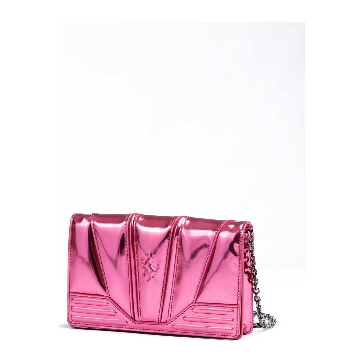 Front view with bag zipped and handles upright.
