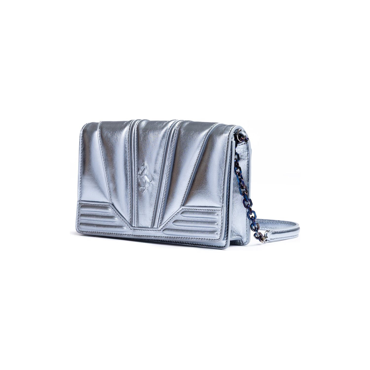 Front view with bag zipped and handles upright.