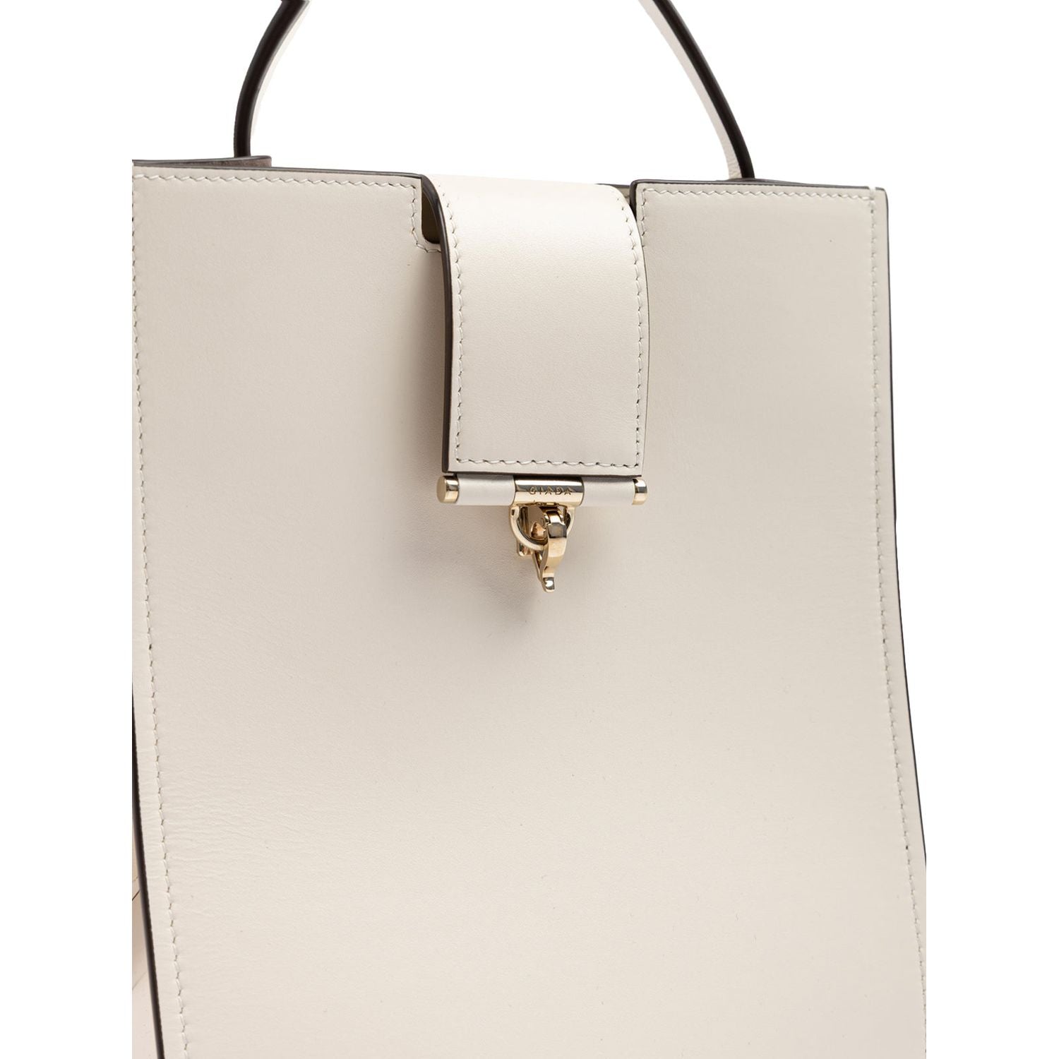 Front view with bag zipped and handles upright.
