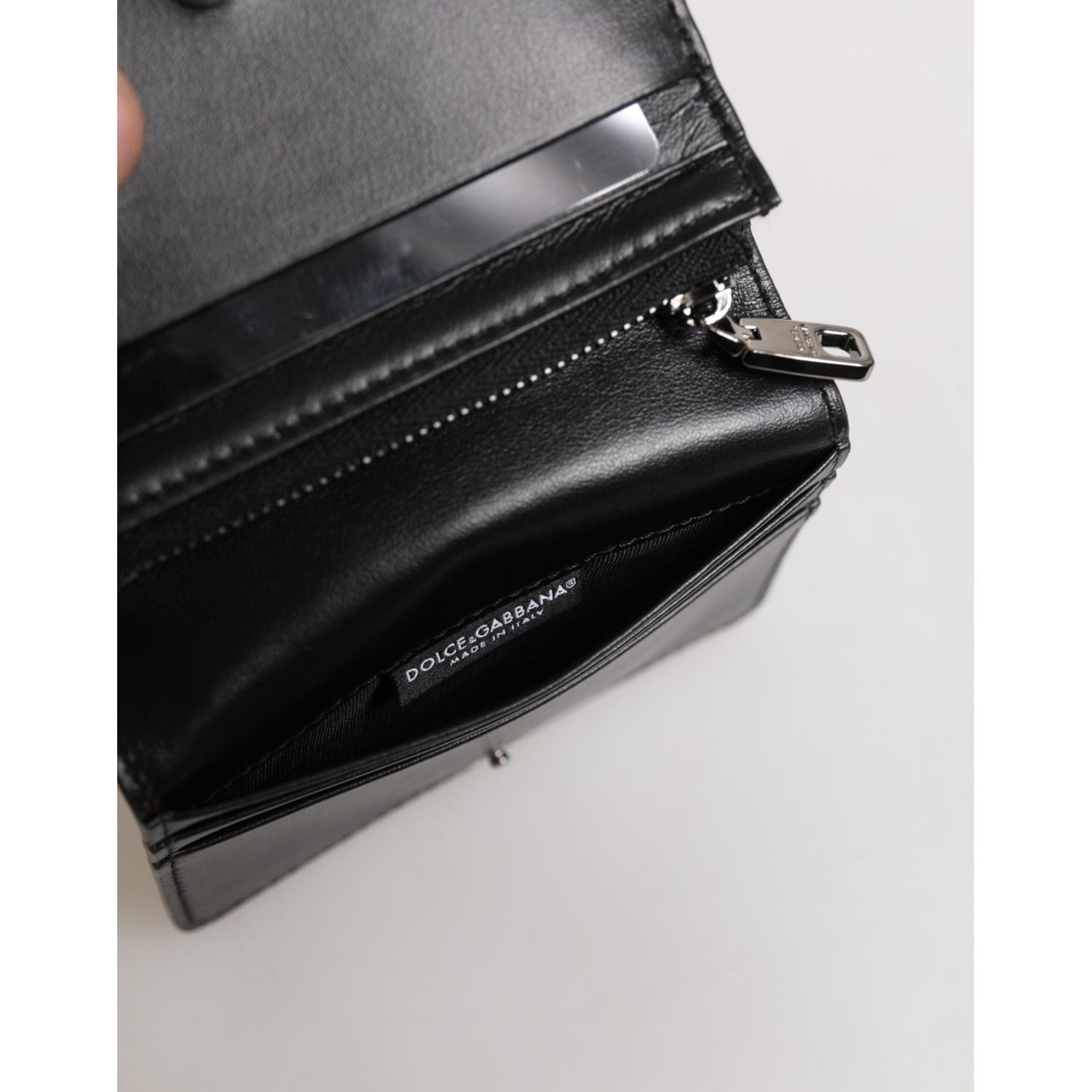 Front view with bag zipped and handles upright.
