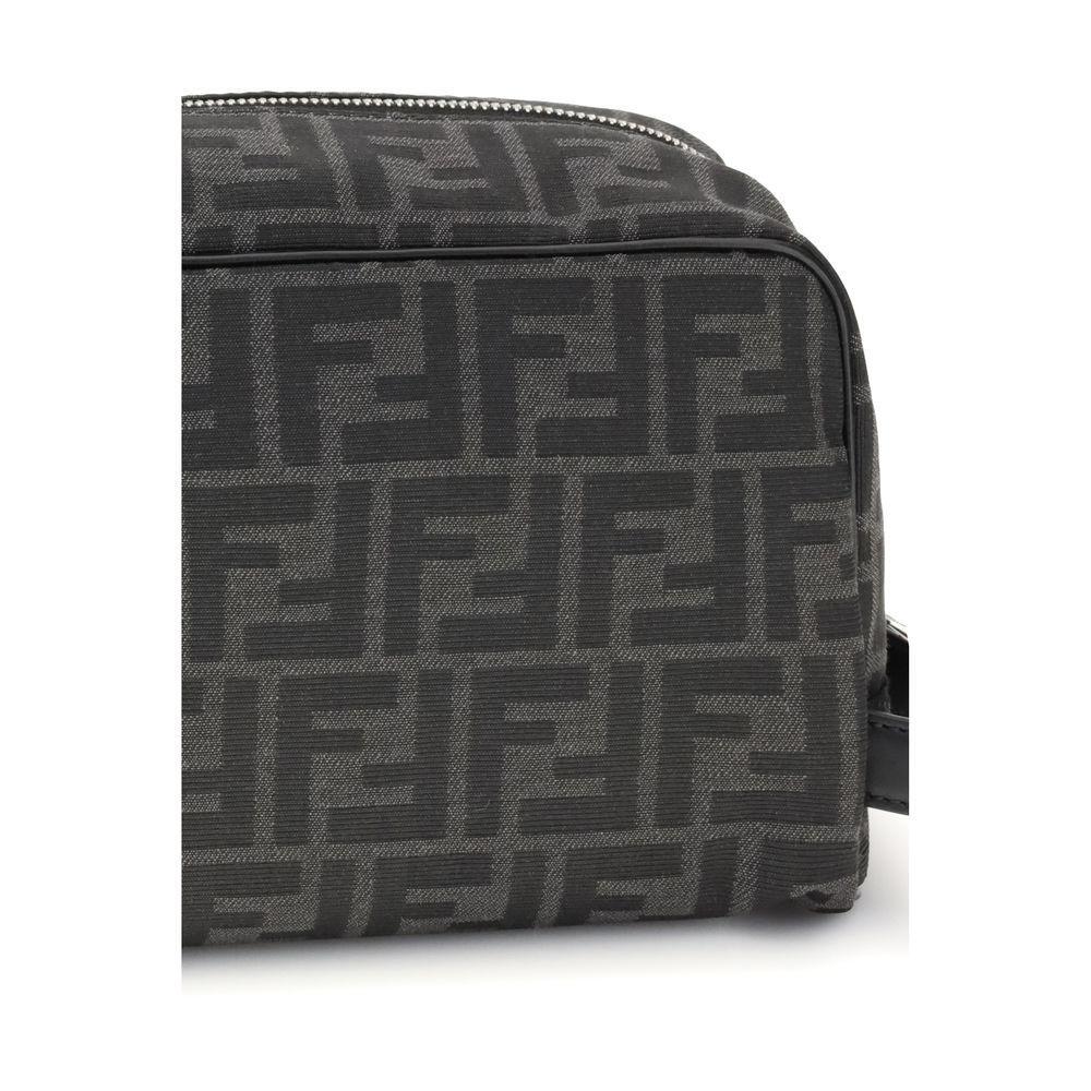 Front view with bag zipped and handles upright.