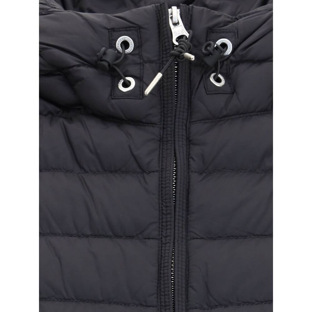Front view with bag zipped and handles upright.