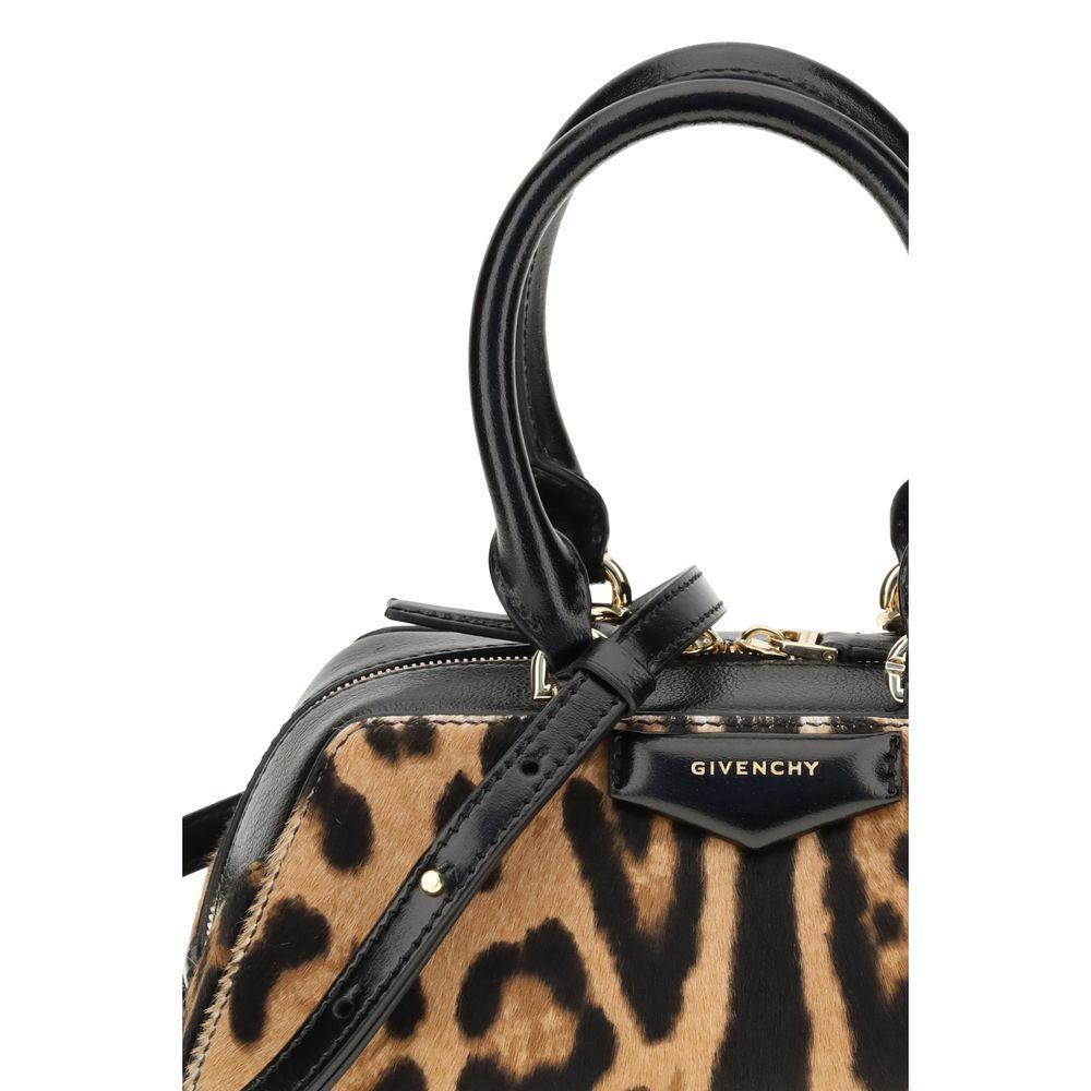 Front view with bag zipped and handles upright.