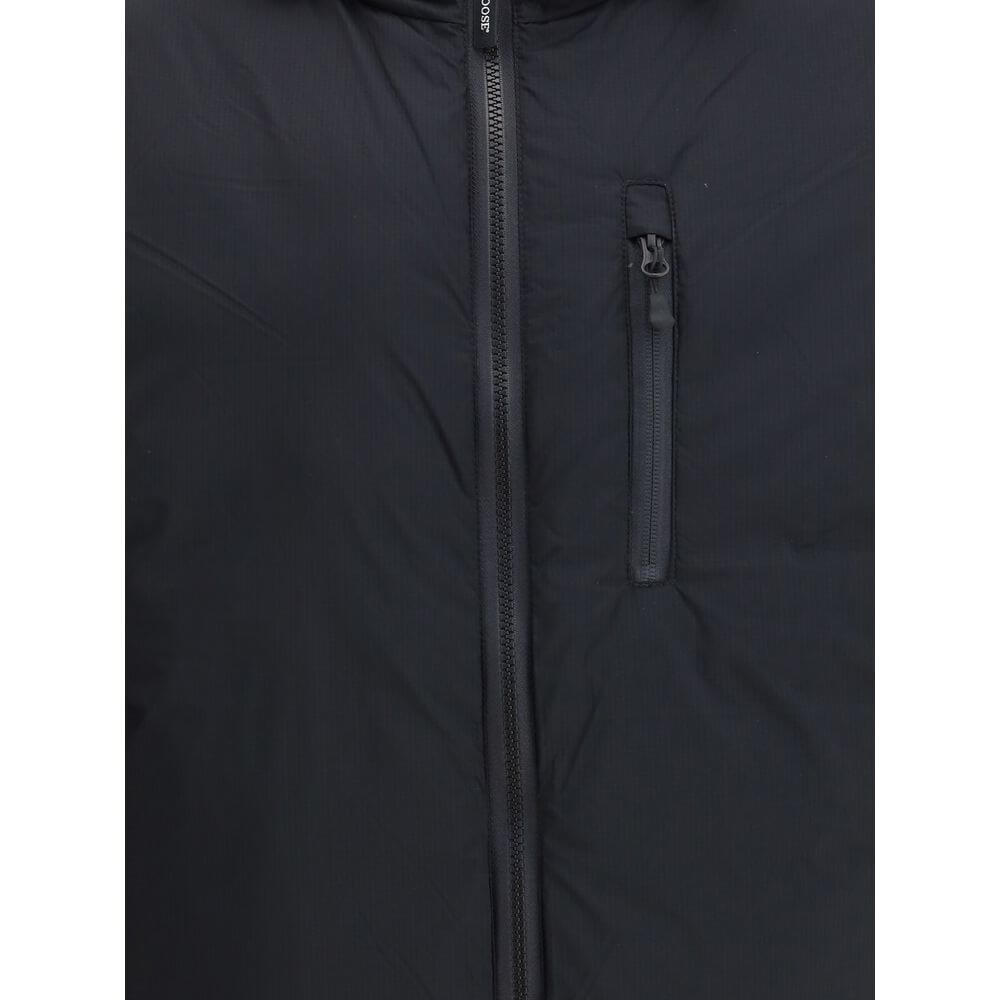Front view with bag zipped and handles upright.