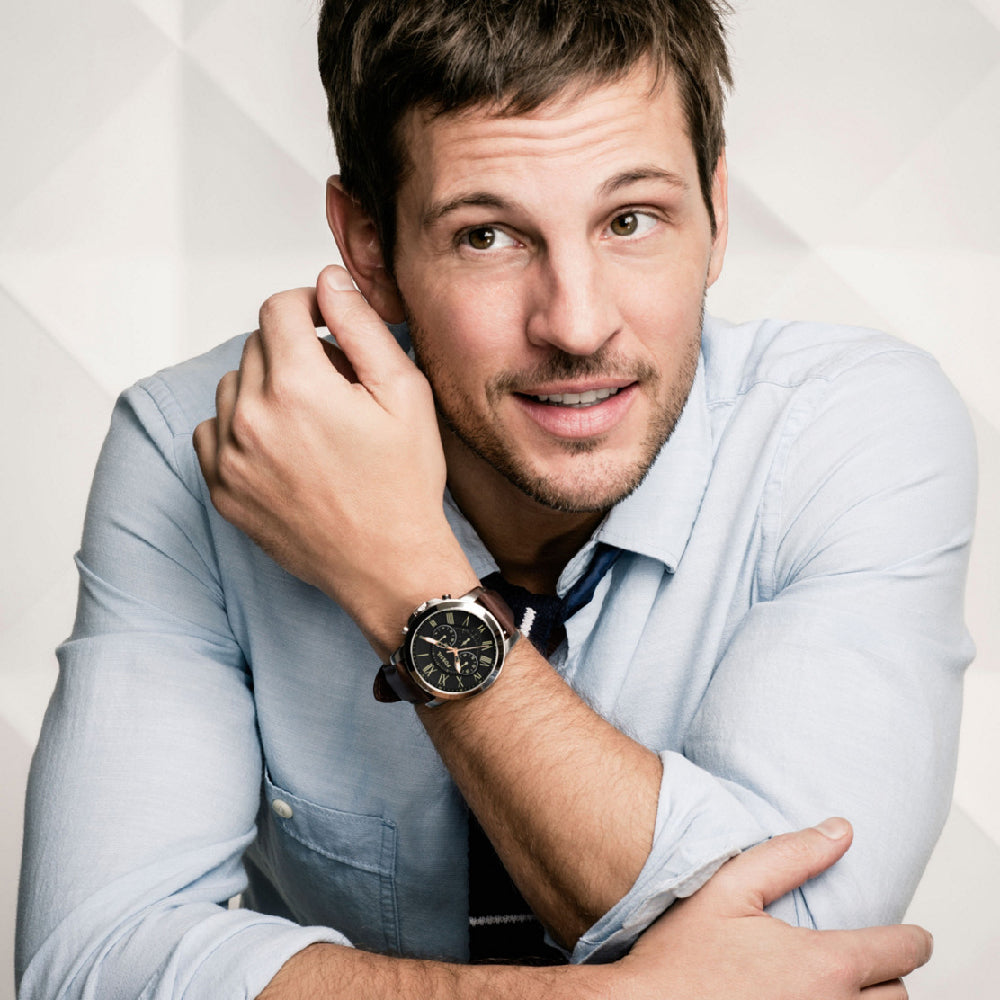 Man wearing Fossil Watches Mod. FS4813, stainless steel case, leather strap, quartz movement, chronograph, wristwatch display.