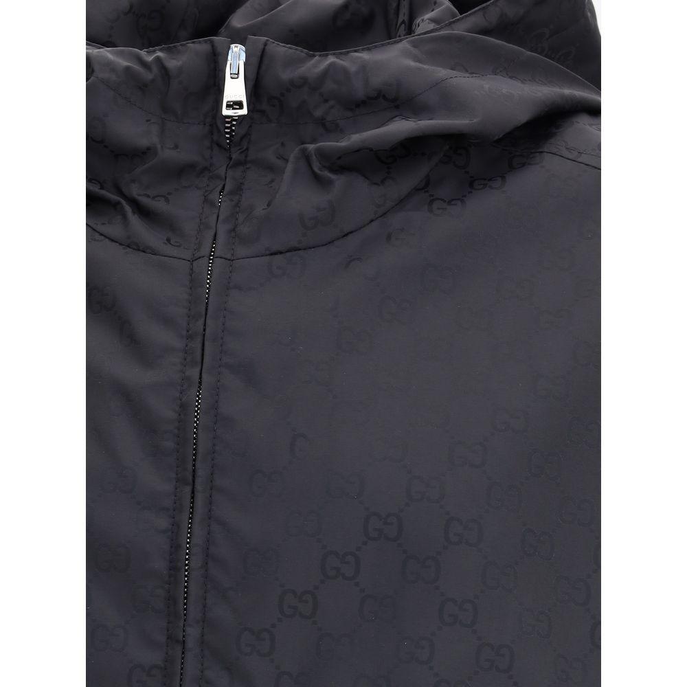 Front view with bag zipped and handles upright.