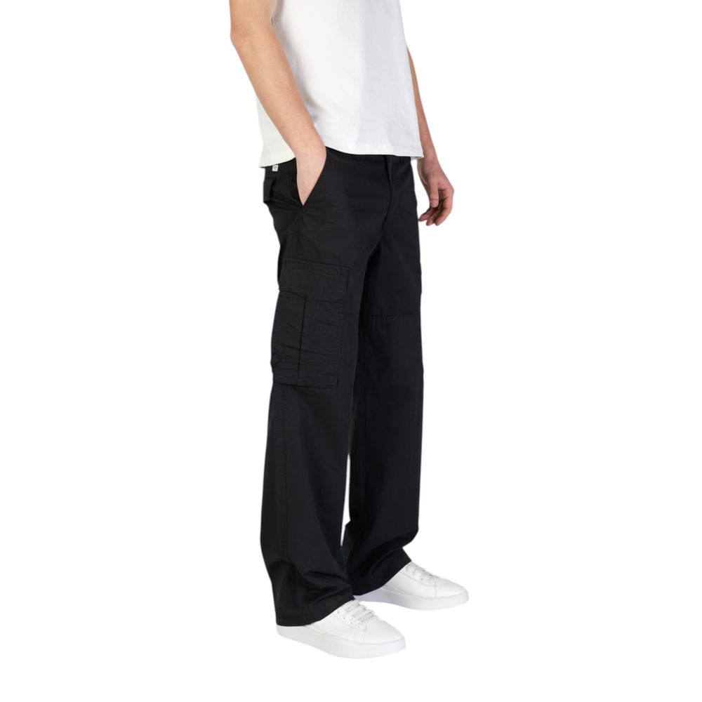 Man wearing Jack Jones Black Cotton Cargo Pants with side pockets