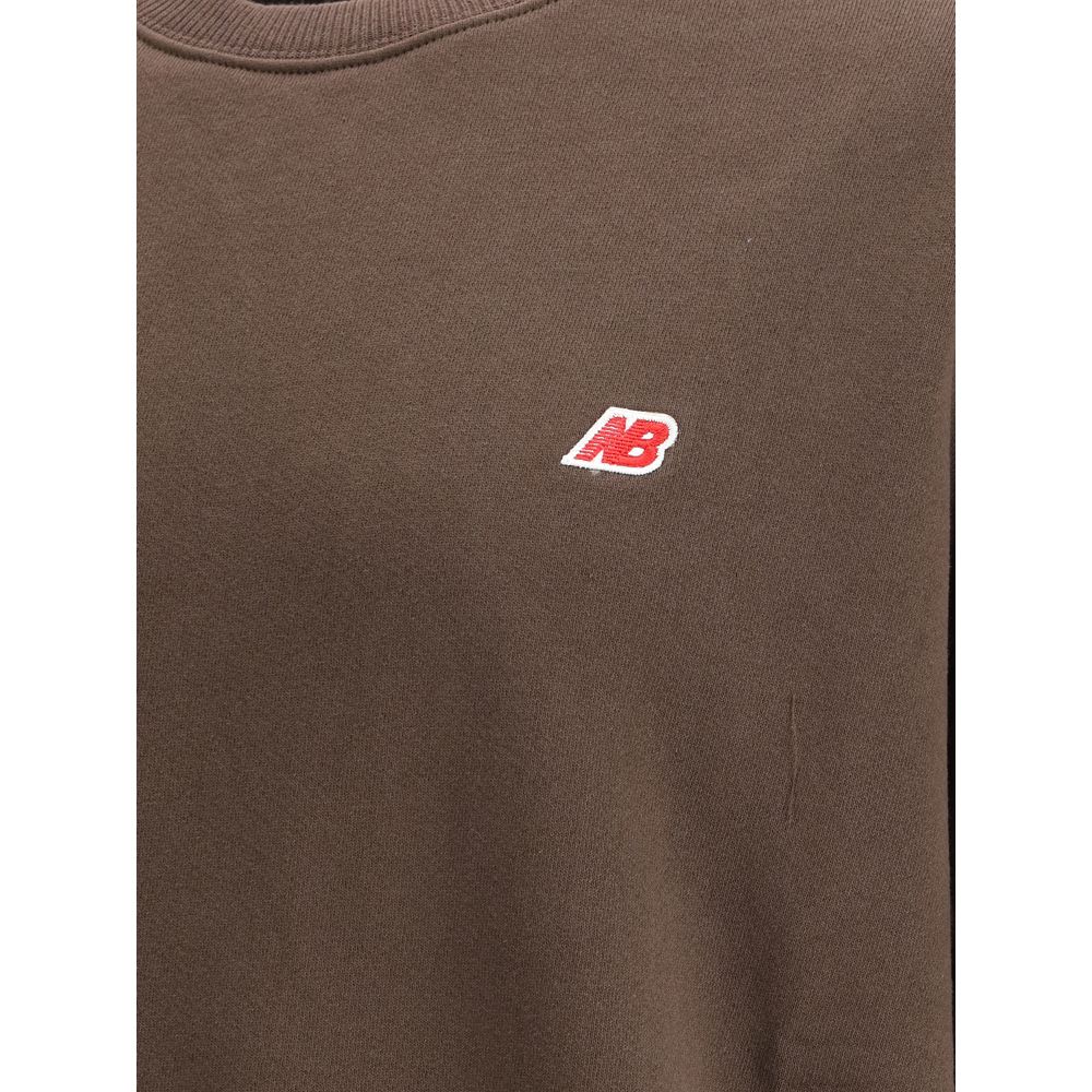 New Balance Brown Cotton Sweatshirt with logo detail, featuring a relaxed fit and crew neckline, ideal for casual wear in AW25 season.