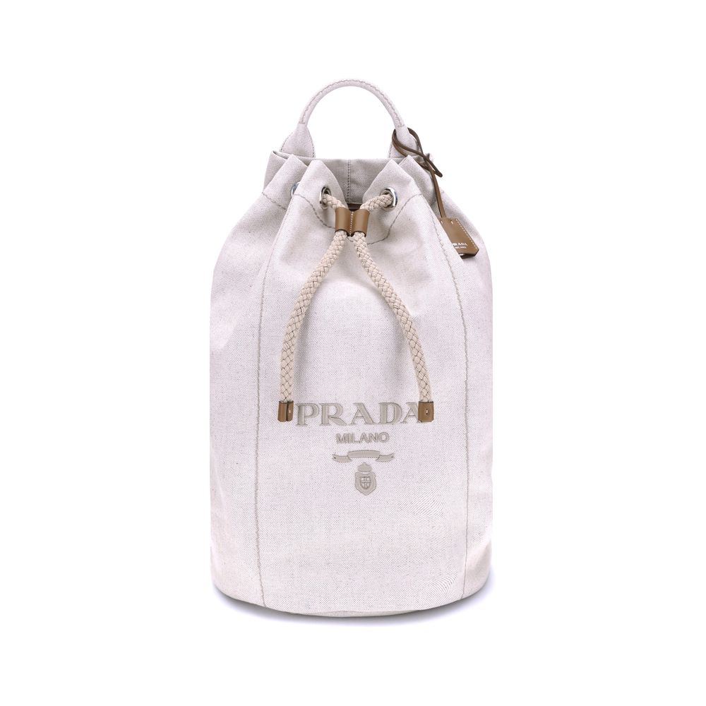Front view with bag zipped and handles upright.