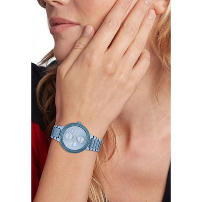 Lady wearing TOMMY HILFIGER Mod. 1782535 watch with quartz analog movement, blue bracelet, and 36mm case, water resistant 3 ATM.