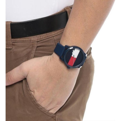 Man wearing TOMMY HILFIGER Mod. 1791322 watch, quartz analog, multifunction, 42mm case, water resistant 3 ATM, official packaging