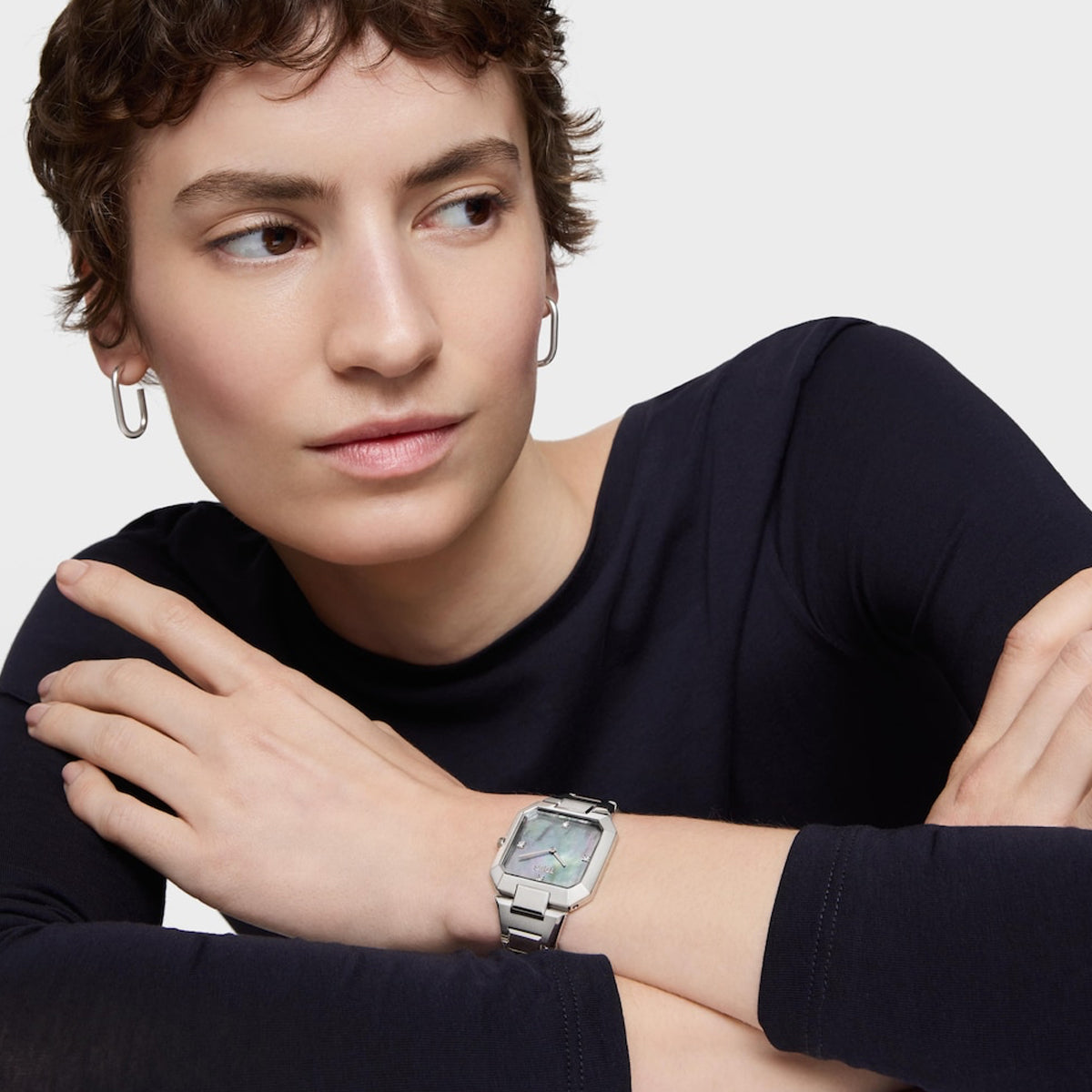 Woman wearing a TOUS WATCHES Mod. 3000145100, showcasing a modern design with elegant features.