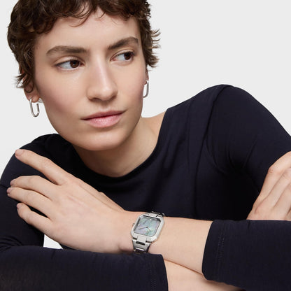 Woman wearing a TOUS WATCHES Mod. 3000145100, showcasing a modern design with elegant features.