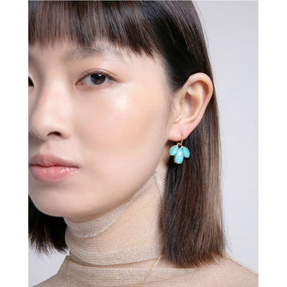 Woman wearing VICEROY JEWELS Mod. 13191E100-93 Lady Earrings in Silver 925° from Official Packaging