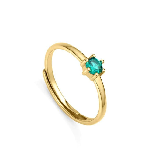 Elegant gold ring with emerald gemstone, perfect for special occasions.